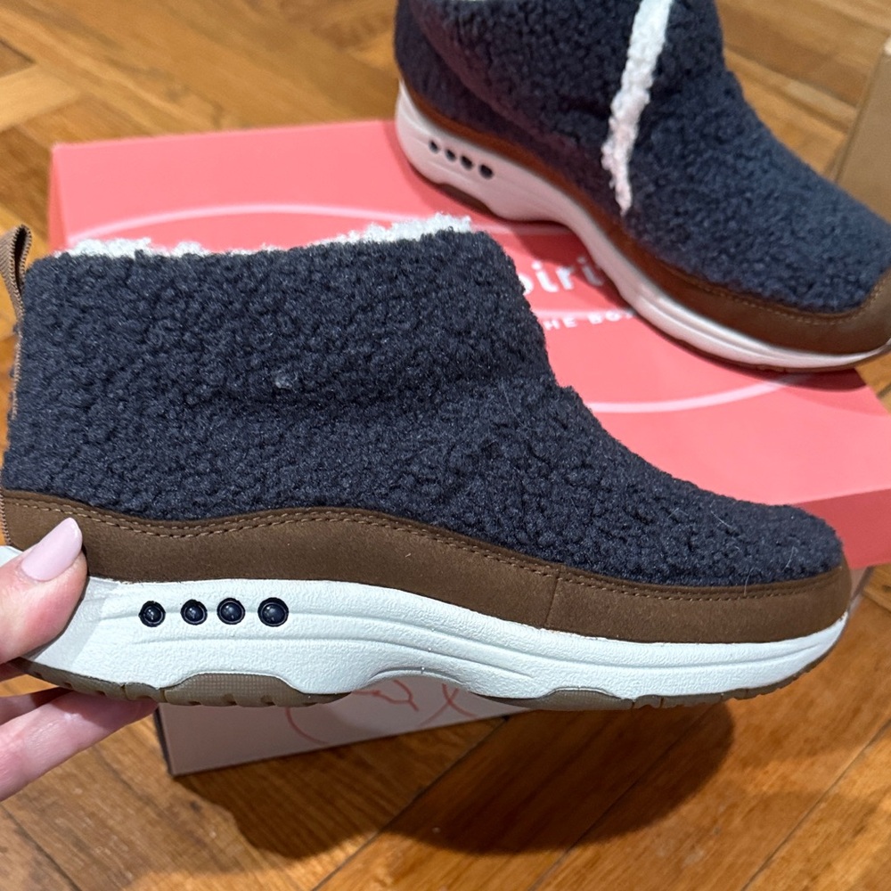 Easy Spirit Navy and Brown Ankle Boots - Picture 2 of 6